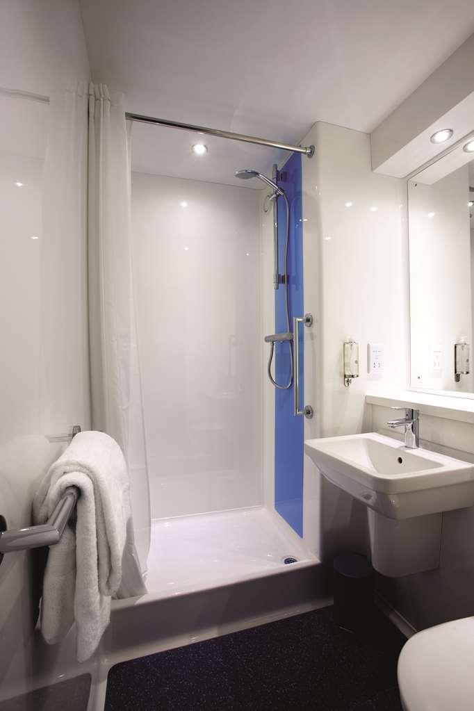 Travelodge Liverpool Docks Номер фото